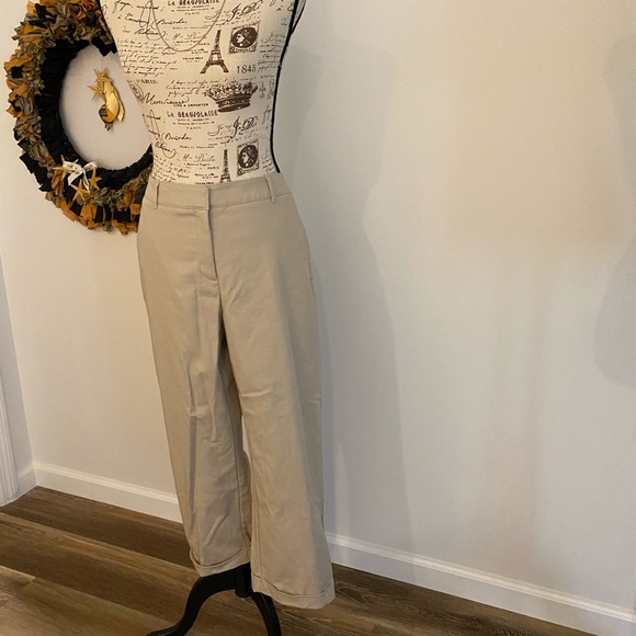 Chico’s “So Slimming” Crop khaki pants Chico’s 2.5 - Picture 1 of 8
